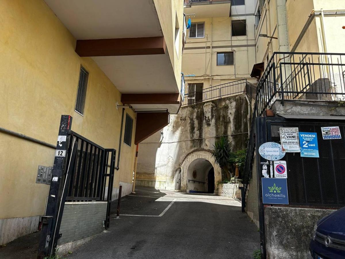 A Casa Di Roberta Apartment Салерно Екстериор снимка